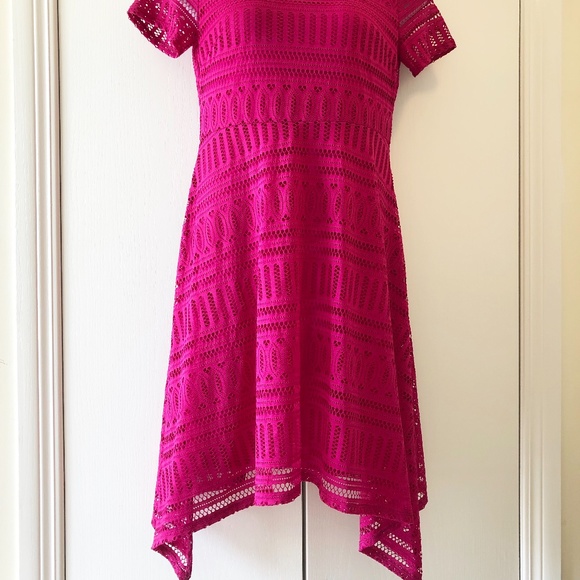 NWOT Lovely Fuchsia Pink Embroidered Below Knee Dress Size: M - Picture 7 of 13